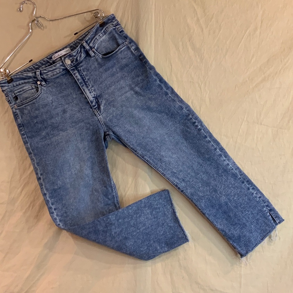 KanCan Cropped Ankle Jeans in Medium Blue Denim